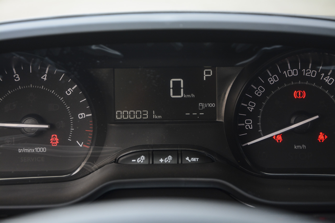 2018款标致2008 1.6L自动潮流版