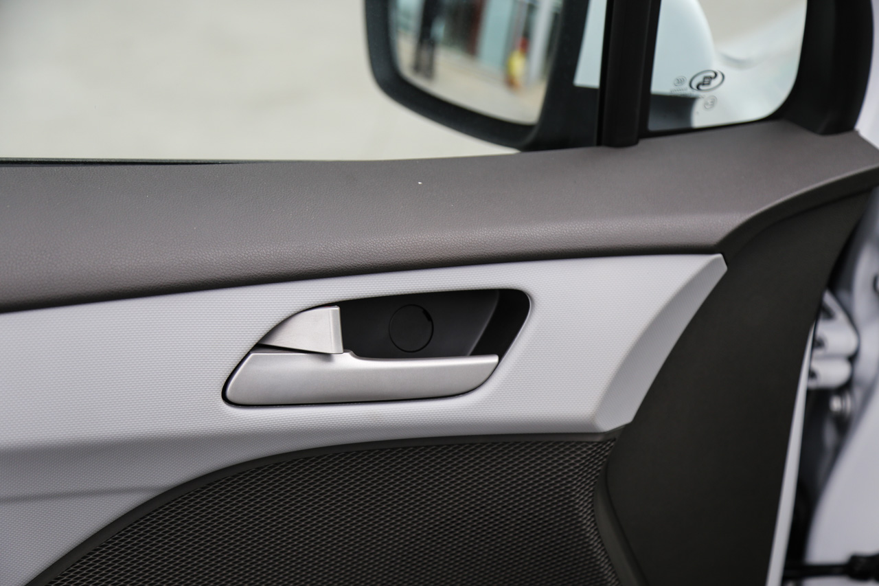 2016款雪佛兰乐风RV 1.5L手动畅行版 雪域白