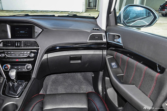 2015款猎豹CS10 2.0T手动新锐版  雅典白