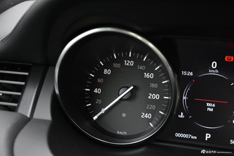 2017款揽胜极光2.0T自动绚黑限量版