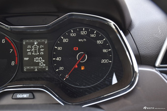 2017款宝骏310W 1.5L手动时尚型