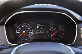 2016款荣威RX5 20T自动两驱旗舰版