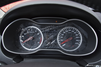 2018款奔腾X40网红版 1.6L自动豪华型