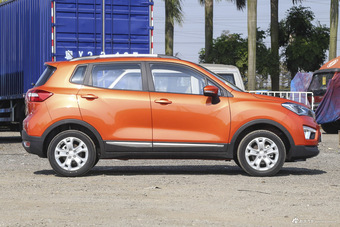 2016款长安CS15 1.5L自动豪华版