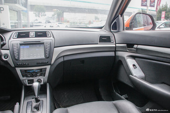 2015款绅宝X65 2.0T自动豪华型 烈焰橙