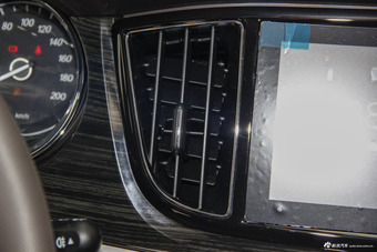 2016款宝骏730 1.5T手动舒适版 7座