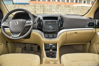 2016款宝骏730 1.5L手动超值版 7座