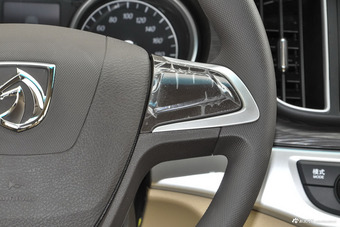 2016款宝骏730 1.5T手动标准版 7座