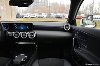 2019款奔驰A级 1.3T自动200 L运动轿车先行特别版