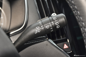 2018款荣威RX5 2.0T 30T自动两驱互联网黑金珍藏版