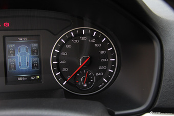 2018款哈弗H6运动版1.5T自动两驱尊贵型红标