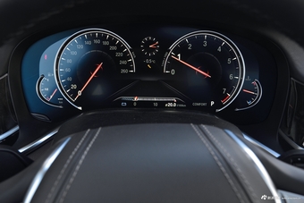 2018款宝马7系730Li 2.0T自动尊享型卓越套装