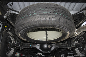 2015款五十铃D-MAX 2.5T自动四驱超豪华款