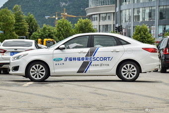 2015款福睿斯1.5L自动时尚型