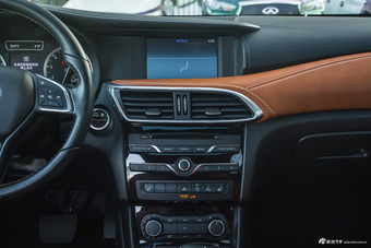 2017款英菲尼迪QX30 2.0T自动四驱极限版