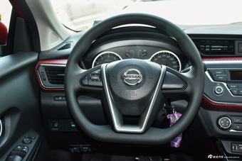 2016款蓝鸟 1.6L自动炫酷版 烈焰红