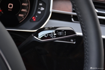 2018款奥迪A8L 3.0T自动55 TFSI quattro尊贵型