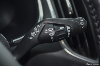 2015款锐界2.7T自动四驱尊锐型