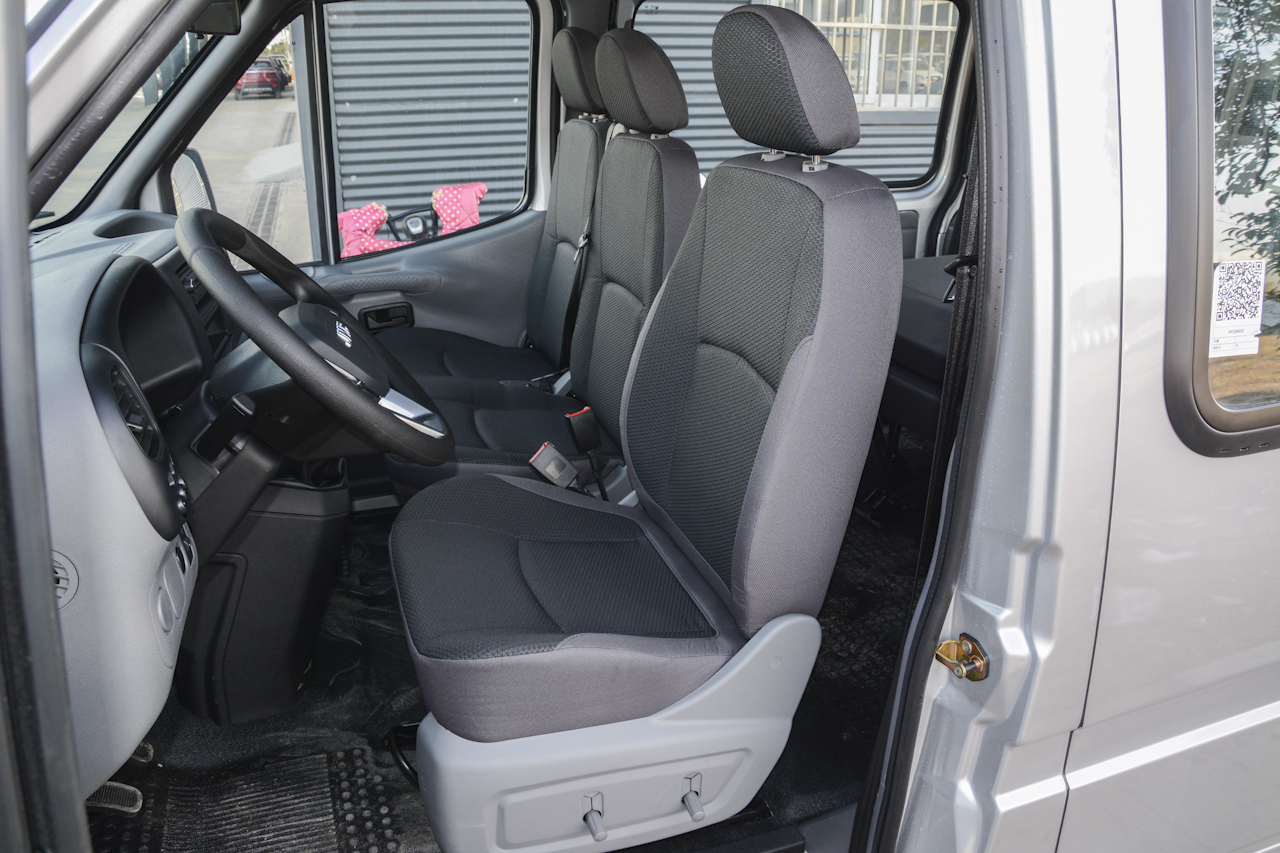 2017款特顺2.8T手动商运型短轴中顶6/7/8座JX493