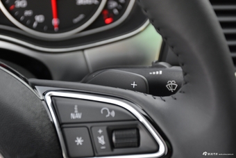 2018款奥迪A6L 3.0T自动30周年年型 45 TFSI quattro 运动型