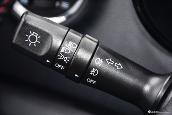 2016款长安CS15 1.5L手动尊贵版