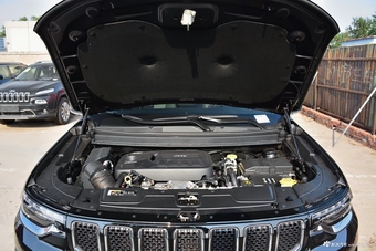 2018款大指挥官2.0T自动四驱尊享导航版