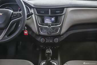 2015款赛欧3 1.5L手动理想版（天窗）