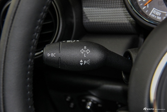 2016款MINI 1.5T自动 COOPER先锋派 五门版