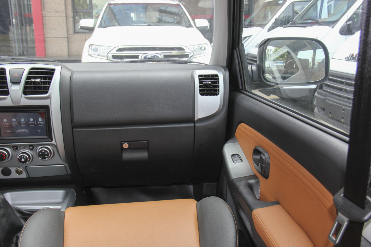 2018款宝典2.9T手动新超值柴油两驱舒适型加长货箱JX4D30B5L