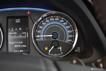 2017款卡罗拉改款双擎1.8L自动CVT精英版