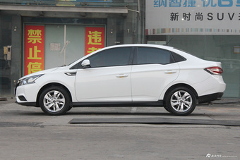 2016款锐3 1.6L手动尊享型天窗版