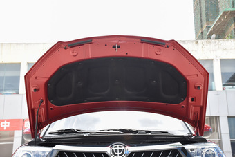 2016款中华V3 1.5L手动智能型 炫耀红