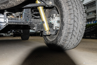 2016款萨瓦纳2.8T手动四驱柴油尊享版5座