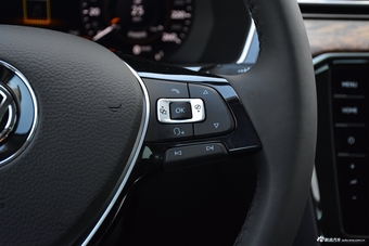 2018款迈腾2.0T自动380TSI DSG尊贵型