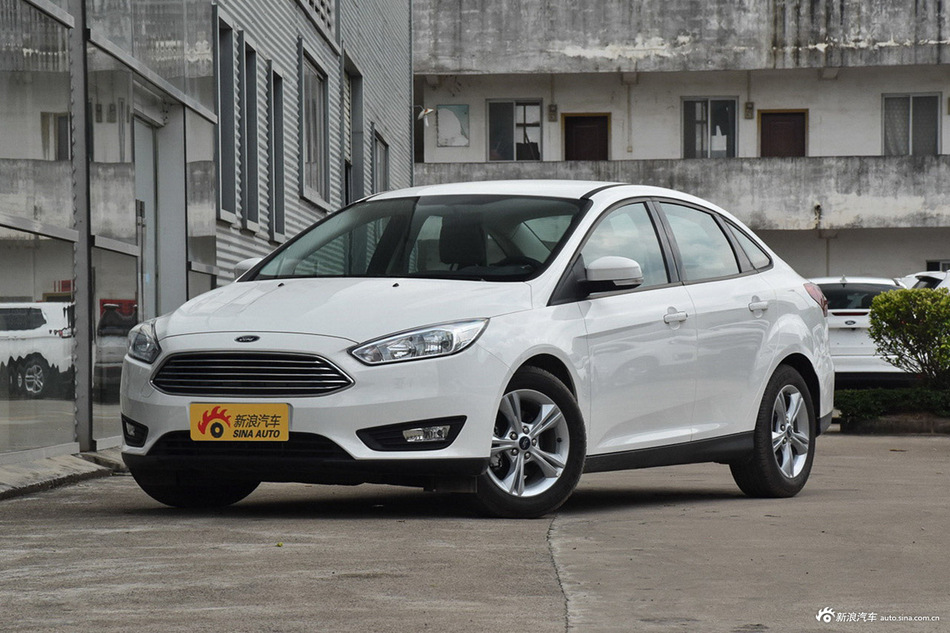 2017款福克斯三厢1.6L自动舒适型智行版