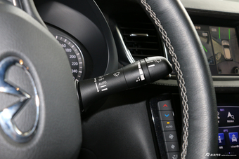 2018款英菲尼迪QX50 2.0T自动四驱豪华版