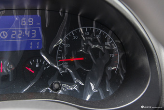 2015款瑞虎3 1.6L手动智尚周年运动版 钻石银