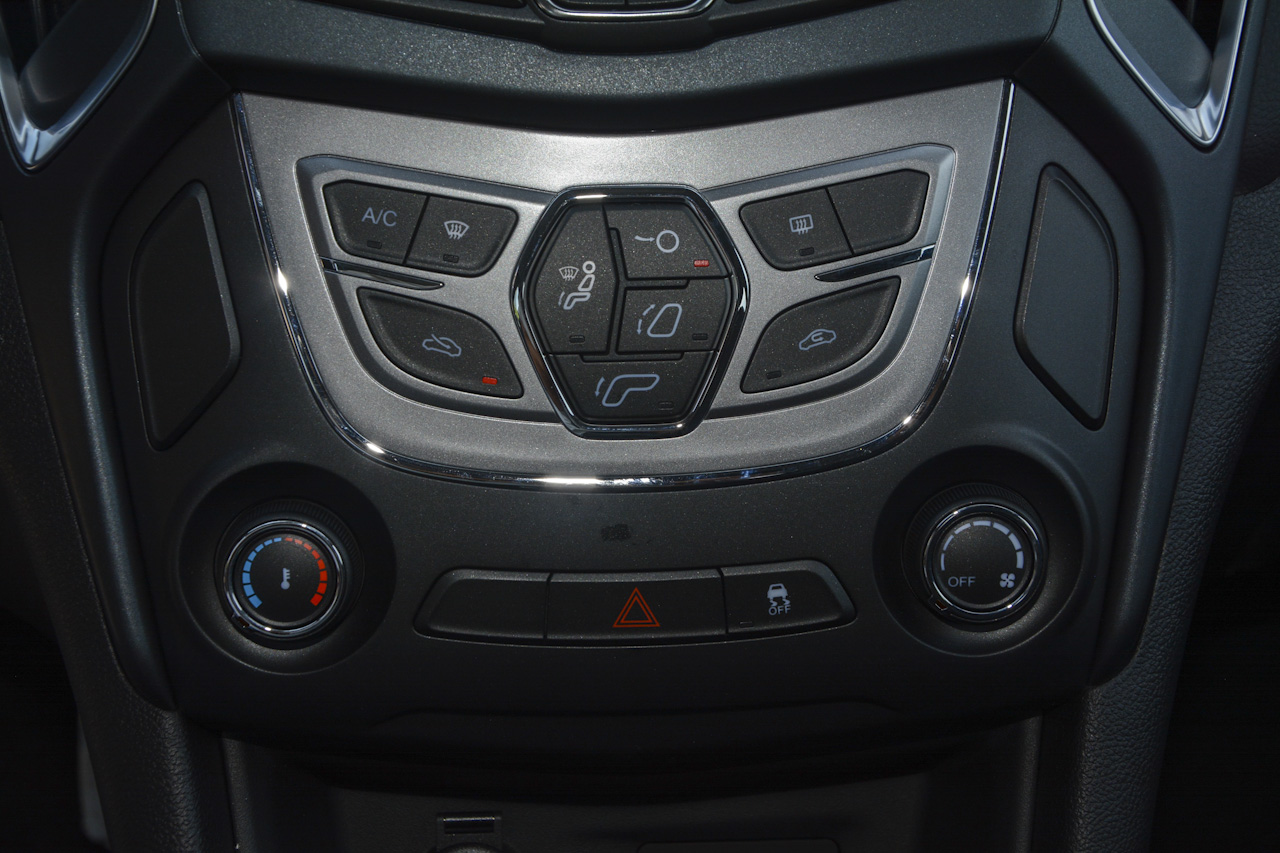 2018款艾瑞泽5 1.5L手动致敬青春版