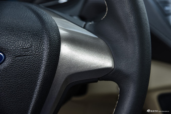 2015款福睿斯1.5L手动时尚型