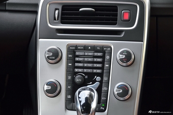 2018款沃尔沃S60L 2.0T自动T4智驭进取版