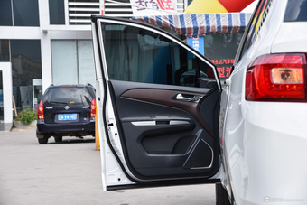 2016款海马V70 1.5T自动适·畅型 6座