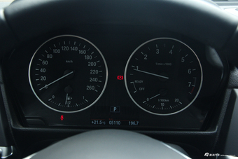 2017款宝马1系120i自动设计套装型 