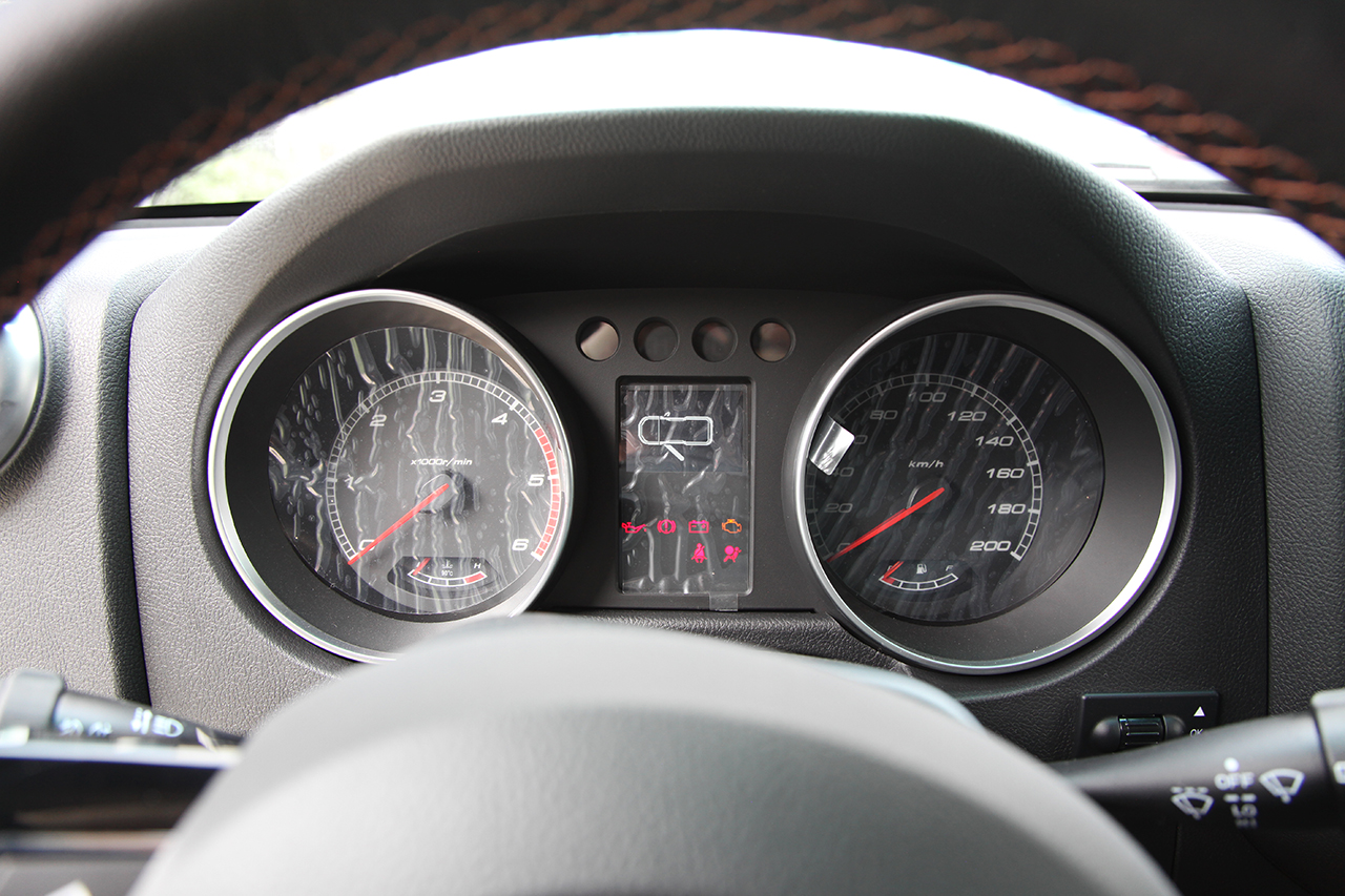 2018款北京BJ40L 2.0T手动柴油四驱尊贵版