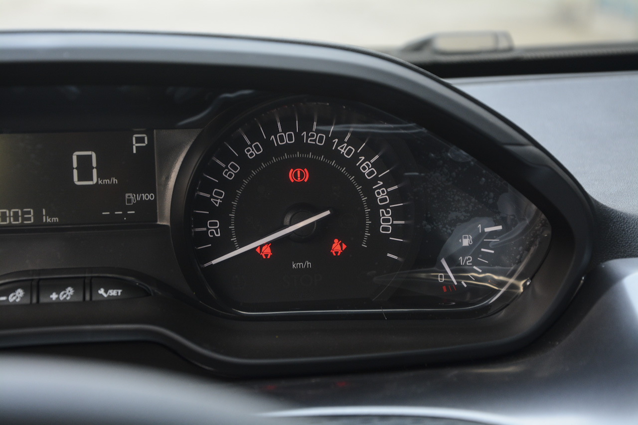 2018款标致2008 1.6L自动潮流版