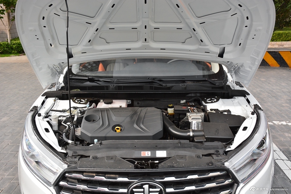 2019款奔腾B50 1.6L手动精英型