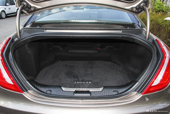 2015款捷豹XJL 3.0L自动SC两驱尊享商务版