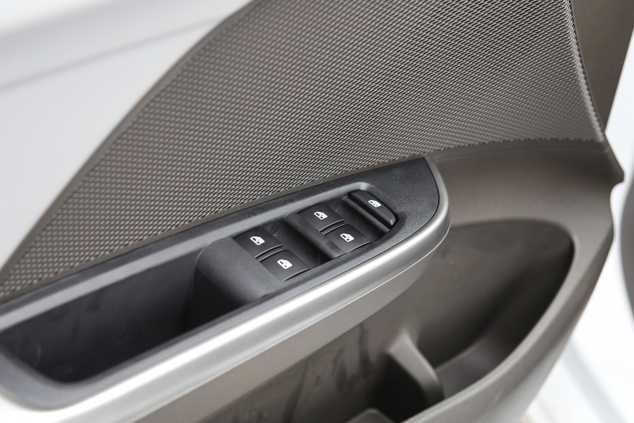 2016款雪佛兰乐风RV 1.5L手动畅行版 雪域白