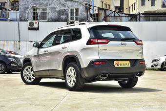 2016款自由光2.4L自动领先版 星光银