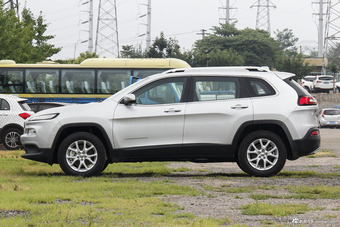 2016款自由光2.4L自动专业版+智能包