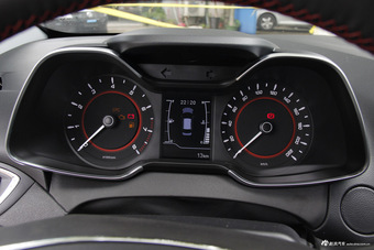 2016款艾瑞泽5 1.5L手动领潮版 俊逸白